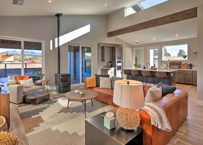 Ferienhaus W/ Patios + Mount Humphries Views! *