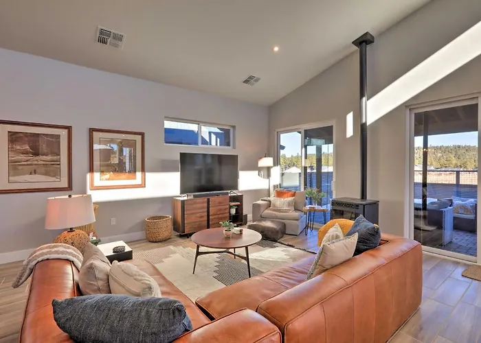 Ferienhaus W/ Patios + Mount Humphries Views!