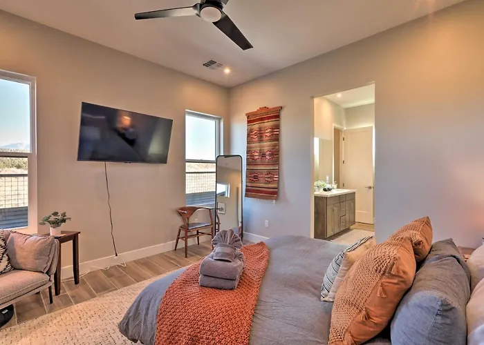 W/ Patios + Mount Humphries Views! Ferienhaus
